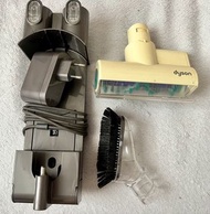 現貨- Dyson V6 cord free vacuum charger sofa mattress cleaner heads 戴森V6充電器梳化床墊滾筒吸頭掃