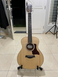 Gitar Akustik Elektrik Taylor GS Mini-e Rosewood bekas seperti baru