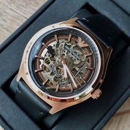 EMPORIO ARMANI 鏤空錶盤 黑色皮革錶帶 自動上鍊機械錶 AR60004