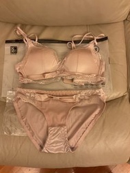 全新女裝內衣胸圍+底褲套裝bra top briefs