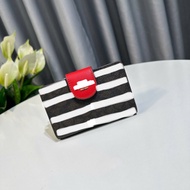 C**a**ch M€dium C0rner wallet in pretty color