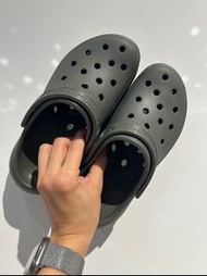 極罕‼️Crocs OLIVE 橄欖墨綠 crocs 泡芙 CROCS classic crush clog    CROCS   厚底鞋  增高鞋  crocs 泡芙鞋  韓國直送 共4色 橄欖色 