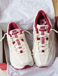 Nike Air Zoom Vomero 5跑步鞋 白紅色