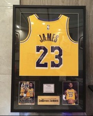 LeBron James 23號 簽名湖人隊球衣連相框