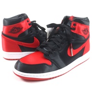 全新未使用 Nike Air Jordan 1 Retro High OG (FD4810-061) 女款 Air Jordan 1 Retro High OG 緞面高筒運動鞋，黑紅配色，RED26.