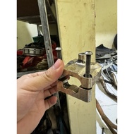 Steering dumper bracket mount