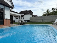 Vila 0 m² dengan 4 bilik tidur dan 2 bilik mandi peribadi di Alor Gajah (Fong Homestay - Pool Villa 