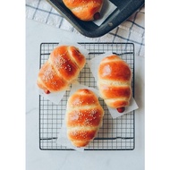 Roti Sosej Cheese by Yummy Bakery