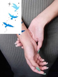 1入組防水多彩刺青貼紙PVC可愛卡通描繪”雁歸巢“設計，適用於手臂、腿部日常貼紋，對夫妻戀人來說非常理想