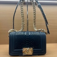 Chanel Boy 系列蟒蛇皮斜挎包