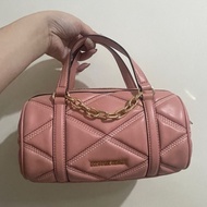 Michael kors mk zoozy 玫瑰粉 圓筒包 菱格紋