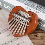 🎶【預訂｜迷你8音拇指琴｜掌上音樂神器｜可愛便攜｜】今次有 四款造型：包括 熊仔頭款、心形款、圓形款、方形款，全部都係 網紅爆款設計＋木紋質感＋金屬音條，輕巧便攜又夠可愛！