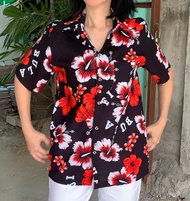 เสื้อสงกรานต์ เสื้องานวัด ดอกชบาสีแดงสด พื้นสีขี้ม้าออกดำ สวยมากๆ ผ้าไม่ร้อนใส่ xxlสบาย เห็นแต่ไกลคั