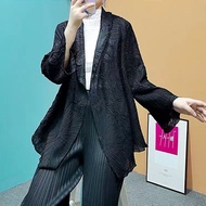 Miyake Yijia เสื้อคาร์ดิแกนเนื้อบางผ้าคลุมไหล่อัดพลีท2025จากญี่ปุ่นเสื้อคลุมสั้นปักอย่างปราณีตทรงหลว