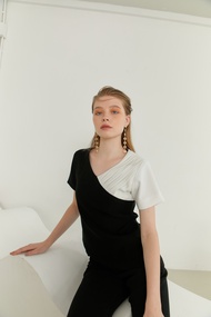 A DAY TOP เสื้อแขนสั้นทูโทนแต่งจีบ (สินค้าพรีออร์เดอร์ 5 วัน)