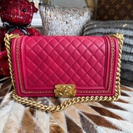CHANEL金屬滾邊限量BOY25/挑紅色