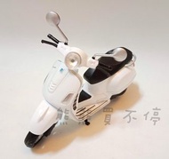 &lt;在台現貨&gt; 偉士牌  Vespa GTS 摩托車 125CC 2017年 白色 1:18 仿真合金復古踏板摩托車模型