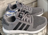 adidas Swift Run 運動鞋，男女同款