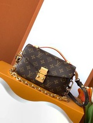 LV Pochette Métis East West 手袋