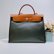 TW4627 Hermes 愛馬仕 防水 休閒又通勤 Herbag 31 WaterProof Black/Gold