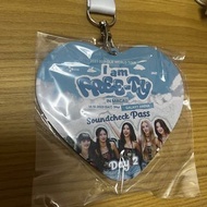 I-dle 演唱會親簽掛牌