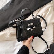 zara กระเป๋าใบเล็ก กระเป๋าถือผู้หญิง ใหม่ อินเทรนด์ กระเป๋าสะพายข้าง ลายจระเข้ White.