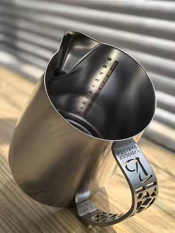 VanseerBarista 450ml Milk Frothing Pitcher Steaming Pitchers Professional Milk Foam Jug Home Barista