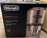 DeLonghi Dedica Style 咖啡機 EC685