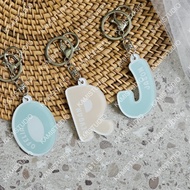 GANTUNGAN INITIAL LOBSTER KEYCHAIN WITH WHITE OFFSET / INITIAL KEYCHAIN / INITIAL KEYCHAIN / NAME PR