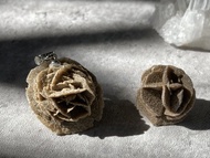 【摩洛哥沙漠玫瑰石。千層玫瑰吊墜】單品保證、僅一件、沙漠礦石