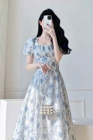 Váy Dài Công Chúa Cổ Vuông Hoa Màu Nhẹ – Hot Trend Hè 2025 ht