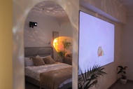 100-Inch Projector iQIYI VIP Moon Island Red Street Homestay