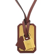 近全新愛馬仕 O'Kelly GM Swift Rouge H 紅色皮革吊墜項鍊，搭配金色五金和 Z 字印記（2021 年款）1564 [二手]