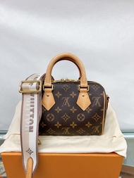 (Sold) Lv speedy 20 米色奶茶色肩帶