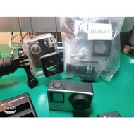 看內文說明，功能正常，二手GOPRO HERO4觸控營幕，大全配，主機本體外表皮有多處沾黏。不介意再購買，（主機一台，電池原廠*2，附廠*1，附廠雙孔充電器*1，全新邊充邊錄附廠殼一組，附廠防水殼一個