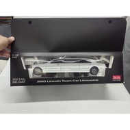 [Ready Stock] 1: 18 SunStar 2003 Lincoln Town Car Limousine Alloy Car Model White Version Almost Bra