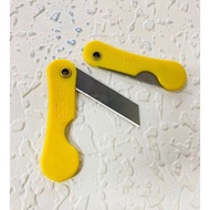Scraper & Cutter (Floor Sticker)