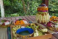 Lokakarya Sesajen, Tari, & Musik di Bali Cultural Immersion
