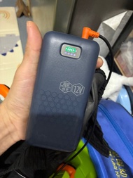 非Makita空調服。風扇衫跟全新12v四擋快充充電寶18000毫安。可以用一日。一套250蚊