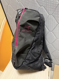 Arc'teryx 不死鳥黑色桃紅色背囊