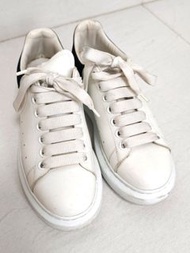 Alexander McQueen 小白鞋
