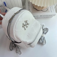 เข้าครบสีค่ะ 💕 กระเป๋าแบรนด์ MLB กระเป๋า เป้ วัสดุหนังนิ่ม เปิดปิดด้วยซิปคู่ มี 3 ช่องใช้งาน สายสะพ