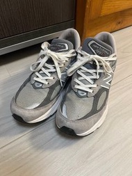 New Balance 990 V6