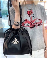 全新Vivienne Westwood Hilary PU Bucket Bag 西太后復古土星皮革抽繩水桶包