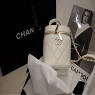 CHANEL TRENDY 水桶包 化妝包 白色淡金