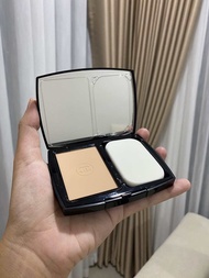 แป้งผสมรองพื้น Chanel Ultra Le Teint Compact Powder All–Day Comfort Flawless Finish Compact Foundati