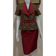 Real Silk Set Woven With Metallic Threads Second Hand Red With Glue Lining Chest 36 Waist 34 Length 