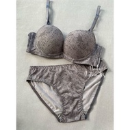 One Set Pierre Cardin La Mode Monarchs Push-Up For Cup Bra - Bra With Wire