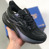 The Brooks Glycerin 22 black running shoes are designed for comfort when running and walking. Made f