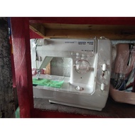 sewing machine portable singer brand heavy duty automatic pushbotton operate in good condition ja.